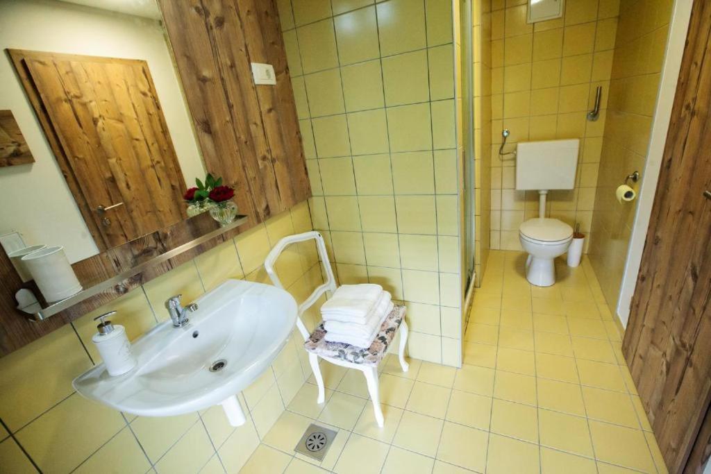 Hisa Poljana Rooms Prevalje Eksteriør bilde
