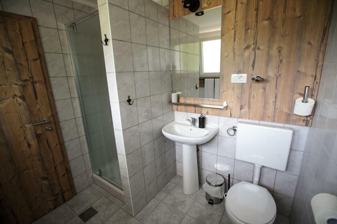 Hisa Poljana Rooms Prevalje Eksteriør bilde